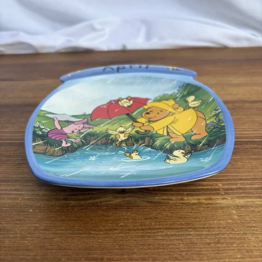 Bradford Exchange Winnie the Pooh Through the Year April Plate 7
